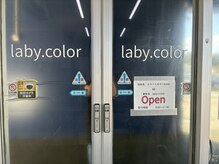 ラビカラー(laby.color)の雰囲気(入り口はシュッとしてるけど、アットホームなお店です♪♪)