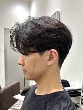 カルム(kalm) 毛流れセンターパートニュアンスパーマカルマヘアメンズパーマ