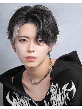 リップス 吉祥寺店 (LIPPS) ホワイトシルバーアッシュインナーカラー韓国センターパート