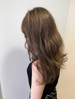 ライフ 住道店(Lyfe)&nbsp;透明感グレージュ大人レイヤーミディアムヘア_デザインカラー