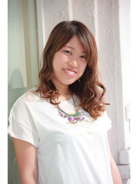 ヴィサージュファイン(VISAGE fine) グラデーションウェーブヘア