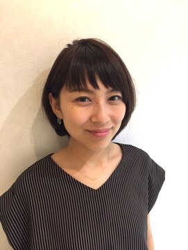 ループス(Roops) 大人オン眉ショートボブ