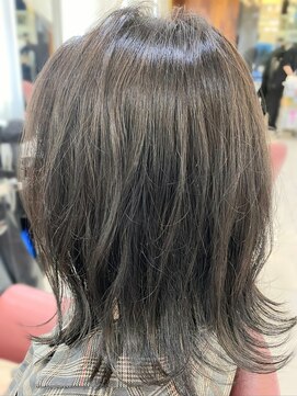 クオリス 赤塚店(QUALIS) 20代30代大人可愛い/外ハネ/アッシュグレー/くびれ/ブリーチなし