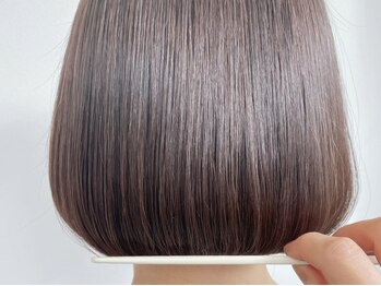 ヘアアンドフェイシャル ヴィトリーノ(Hair & Facial Vitrine)の写真/アミノ酸ベースの薬剤を使用し、憧れのナチュラルストレートへ。毛先まで潤うストレートなら"Vitrine"♪