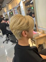 アイズ 海老名(AIZU)&nbsp;ブロンドセンターパート　抜きっぱなしプリーチ　ブロンドカラー