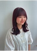 <長まなみ>顔まわりレイヤーにワンカラーで叶うピンクレッド