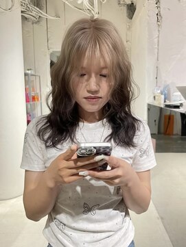 エイチ(811) 成人式ハイライトカラーマッシュショートロングヘアグレージュ