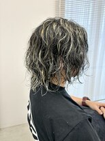 テラス トヨタ(Telasu Toyota)&nbsp;メンズサーフカールパーマとホワイトブロンドメッシュカラー◎