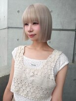 ネスト(NEST)&nbsp;ホワイトブロンド×ぱっつんボブ