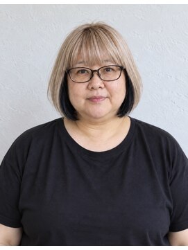 ウル(ulu) 髪質改善　ハイライト　ショート　白髪ぼかし