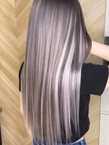 アース 会津若松店(HAIR&MAKE EARTH)&nbsp;シルバーハイライト×艶髪ロングストレート