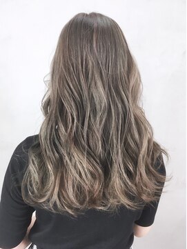 アイティー バイ アルバム 浦和店(IT by ALBUM) グレージュロング_ハイライトカラーオリーブカラー_ba240261