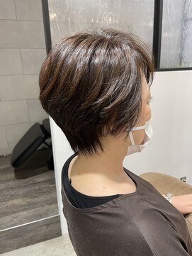 ビヨウシツ ポスタ スウィング大人ショート　正木ゆかり