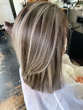 アン シュシュ(un chouchou) 大人の女性に人気のコントラストバレイヤージュ