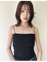 大人ツヤグレーベージュ顔まわりレイヤーくびれミディ