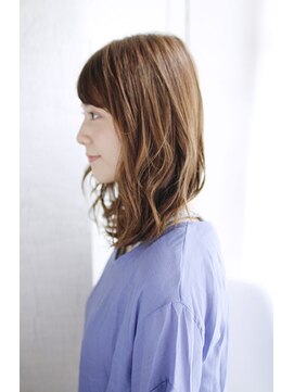 シュシュット(chouchoute) レイヤーカットウェットヘアデザインカラーオリーブベージュ/025