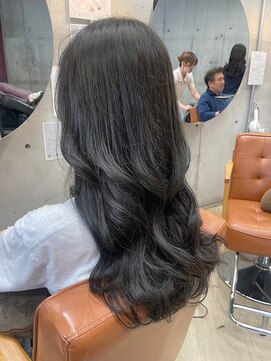 コージー(Kozy) 重めロング/ゆるウェーブ/暗髪/くすみカラー/透明感