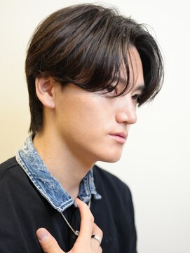 プルーブトウキョウ 渋谷(PROVE TOKYO) センターパートニュアンスパーマ毛流れカルマヘア