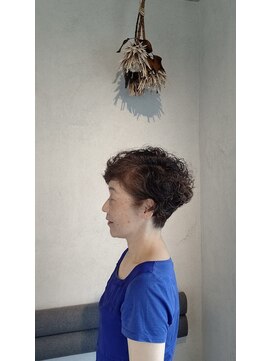 ビス(bis) クセ毛を活かした大人ショート