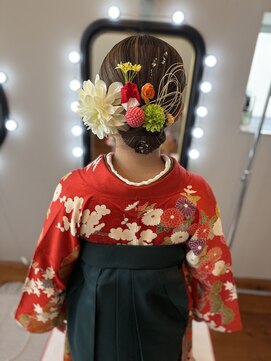 コマリ(comari) ツルッとシニヨン