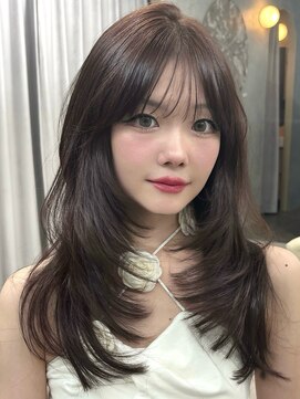 ユニ 原宿(uni) 韓国ヘアロングレイヤーカット前髪顔周りカットグレージュ原宿