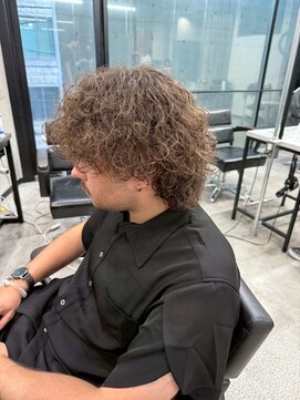 イーラ(era) ウルフスパイラルパーマ/メンズ/刈り上げ/眉毛/ツイスト