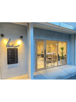 【都島駅徒歩2分】実力派スタイリストによる、白髪ぼかしハイライトと似合わせカットで新しい私へ。