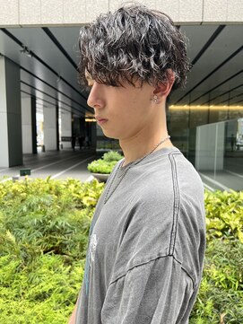 イズ(iss) 波巻きパーマ