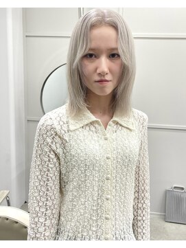 チーカ(chica) 縮毛履歴ありでもダメージレス*ケアブリーチホワイトベージュ