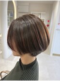 丸みシルエットの大人ショートボブ