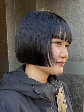 ナループロアポンテ(Nalu pu loa PONTE) ミニボブきりっぱなし前上がりボブパーマ落としブラックカラー