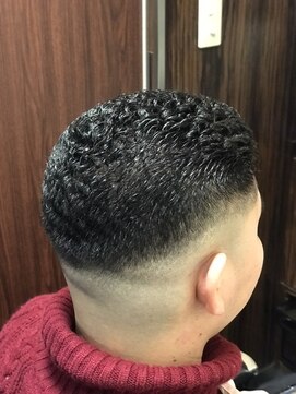 プレミアムバーバー 目黒店(PREMIUM BARBER produce by HIRO GINZA) スキンフェードパンチ風パーマ