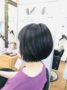 タクミ 美容院 庭瀬店(Takumi) 丸みショートボブ