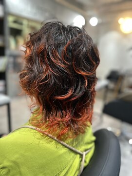 クラッチバイシオンアグリゲイト(CLUTCH by Zi-on aggregate) アッシュブラック×裾カラー×ウルフパーマスタイル