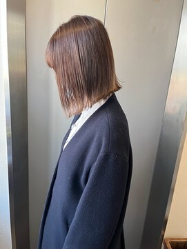 スペシウムバイアンバースデー(spacium by UNBIRTHDAY) 切りっぱなしボブ/ツヤベージュ外ハネ●20代30代40代【HIYORI】