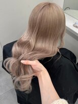 ベレーザ 渋谷(BELEZA)&nbsp;5843ニュアンスカラー艶髪ハイトーンシルキーベージュ波巻き