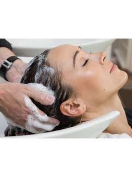 頭皮も髪も美しく！髪のダメージを補修し、頭皮環境を整え、芯から潤う美艶美ヘアに＊日頃の疲れも癒します