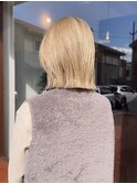 パツッとボブ × ハイトーンベージュ