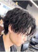 難波ツイストパーマメンズスパイラルパーマフェザーショート色気