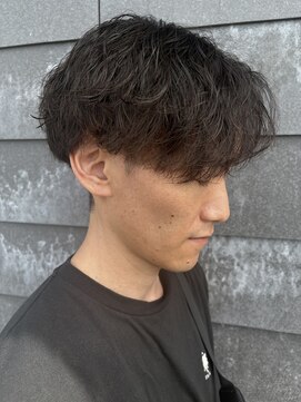 ヒュイル バイ ニアウ(Hwyl by Niau) メンズマッシュセンターパートスパイラルパーマニュアンスパーマ