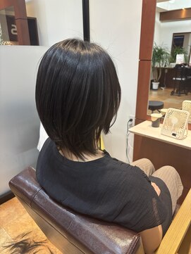 暗髪ストレートボブ