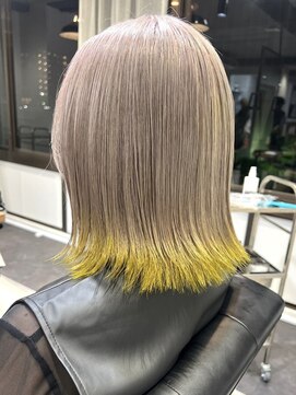 ツキ 横浜店(tuki) ホワイトグレージュインナーカラーイヤリングカラーケアブリーチ