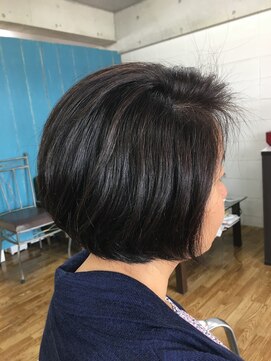 美容室エルカミノ 前下がりマッシュショートボブ