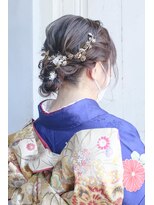 ホワイトルーム(White Room)&nbsp;和装の洋風ヘアアレンジ♪