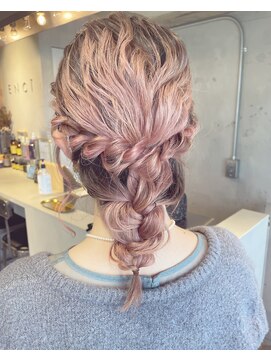 エンシー(ENCI) 網おろしヘアアレンジ／ラフニュアンス