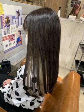 モモ(MOMO) インナーの中ホワイトで上が黒なやつ