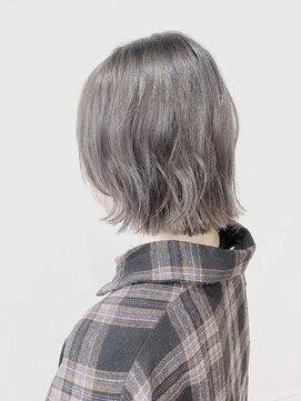 ホワイト 梅田(white) ナチュラル☆ウルフボブ