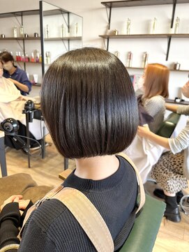 サラ(sarah) ミニボブ/グレージュ