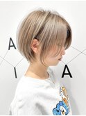 ハイトーン丸みショートプラチナグレージュ