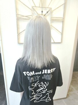 ヘアーアンドビューティ カリテス(Hair & Beauty Charites) ホワイトカラー